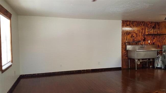 Building Photo - 701 Avenue M