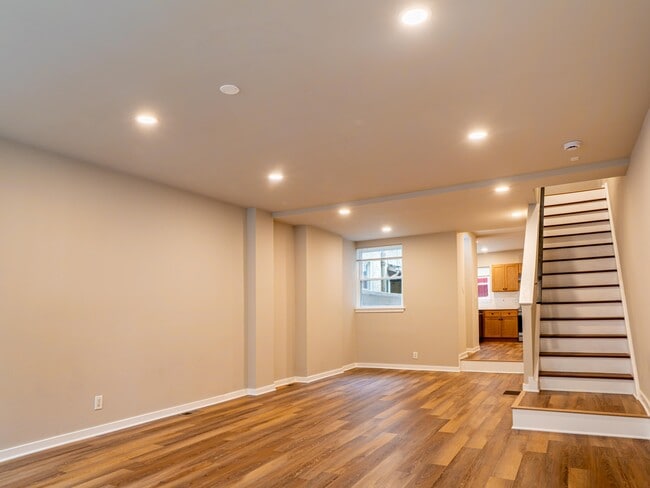 Photo - 161 Brown St House