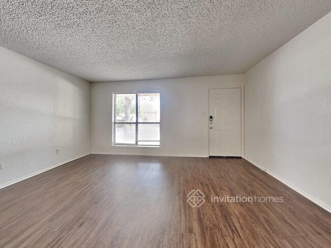 Building Photo - 717 Holly Oak Dr