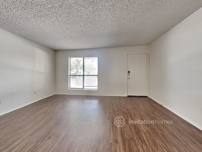 Foto del edificio - 717 Holly Oak Dr