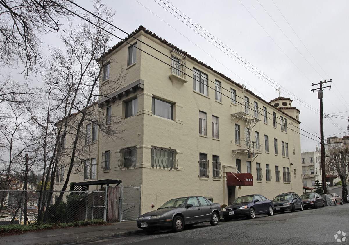 Building Photo - Casa Madera