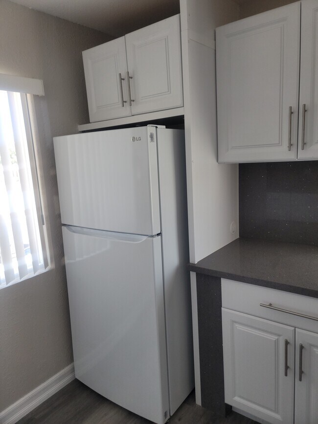 Foto del edificio - 1270 Rosalia Ave