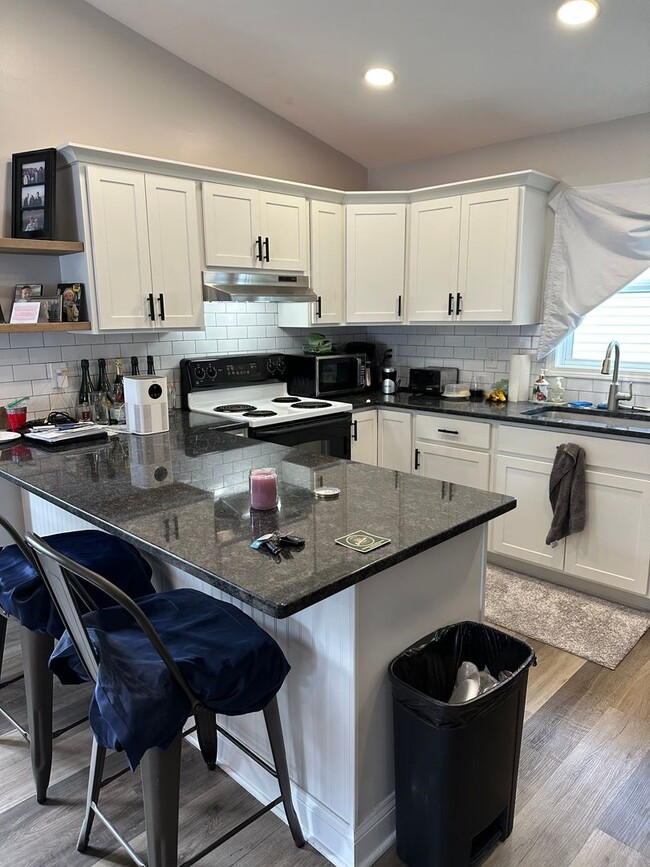 Building Photo - 3260-3262 Cairngorm Dr