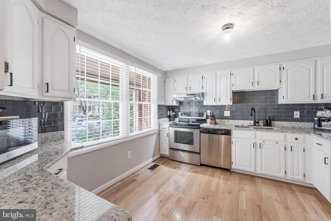 Building Photo - 2903 Bridgehampton Ct