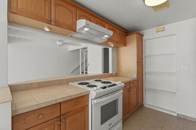 Foto del edificio - Waterfront living in this Hawaii Kai Marin...