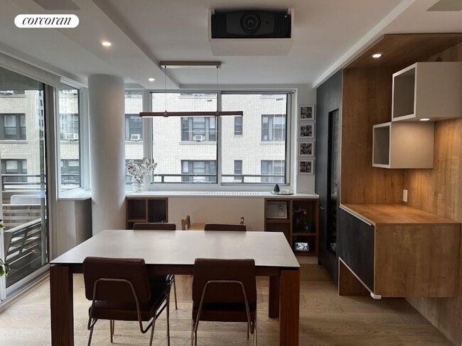 Building Photo - 275 W 96th St