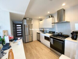 Building Photo - 122 Buttonwood St