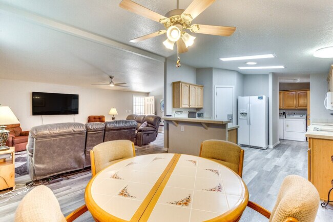 Building Photo - 10650 S Avenida Compadres