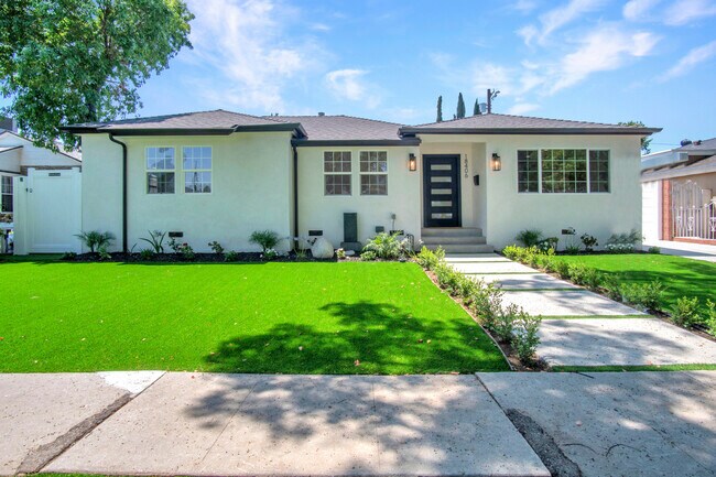 Building Photo - 18406 Jovan St