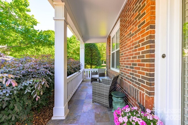Building Photo - 18524 Mizzenmast Ave