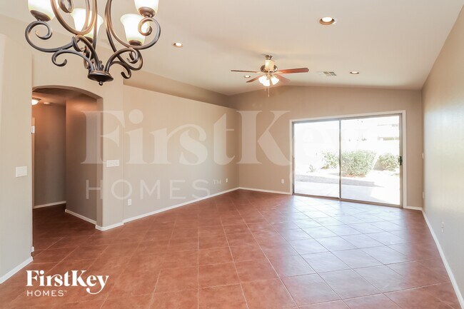 Foto del edificio - 4936 W Glass Ln