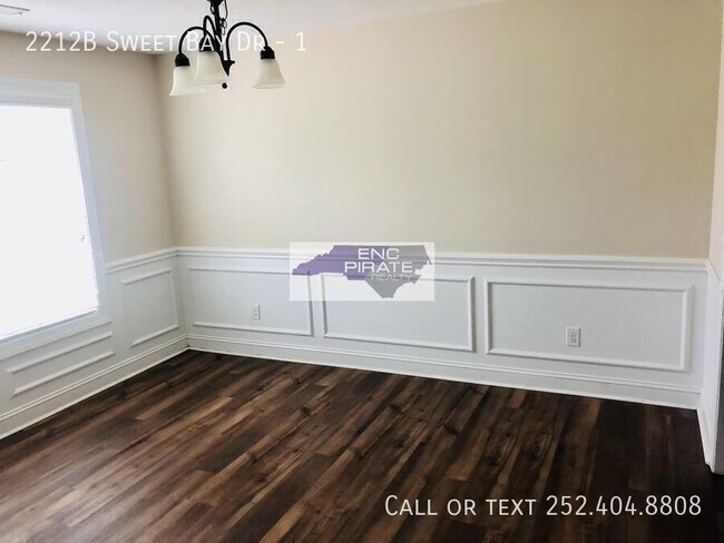 Foto del edificio - 2212B Sweet Bay Drive.