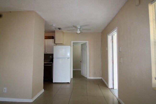Foto del edificio - 1205 W 24th St