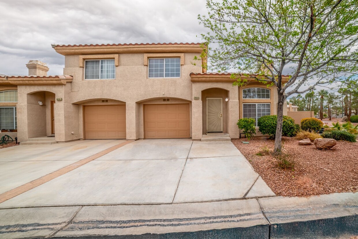 Primary Photo - BEAUTIFUL 2 BEDROOM TOWNHOUSE IN SOUTH LAS...