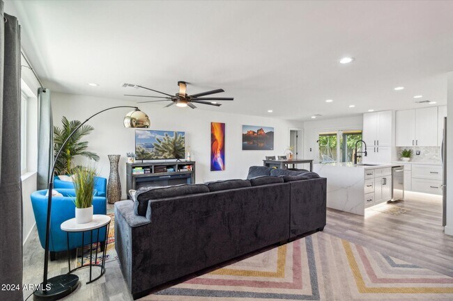 Foto del edificio - 8344 E Bonnie Rose Ave