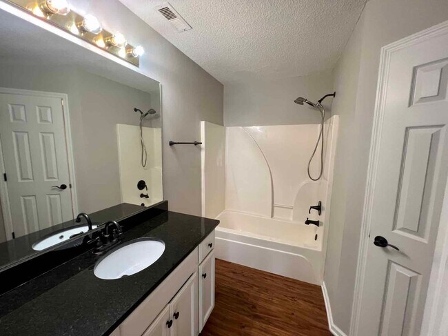 Building Photo - 3 Bed 2.5 Bath, Privacy Fenced Backyard!