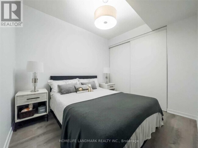 Photo du bâtiment - 770-1770 Bay St.