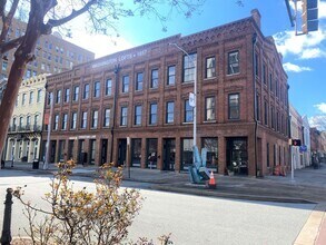 Building Photo - 582 Mulberry St