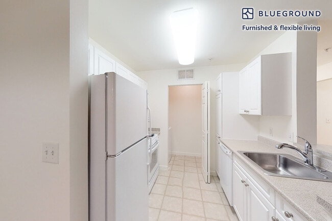 Foto del edificio - 1000 Avalon Dr