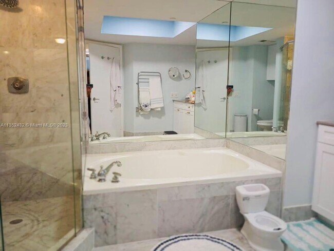 Foto del edificio - 3640 Yacht Club Dr
