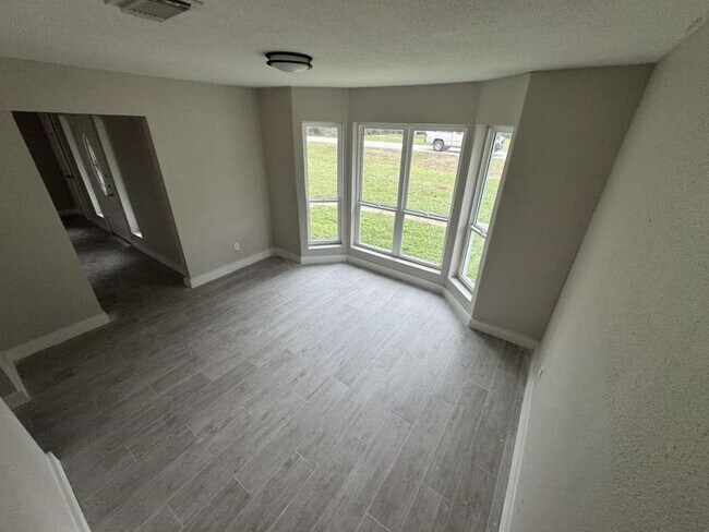 Foto del edificio - 529 Brandon Rd