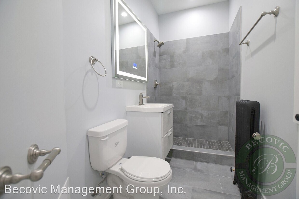 Foto principal - 6035-6045 N Winthrop Ave
