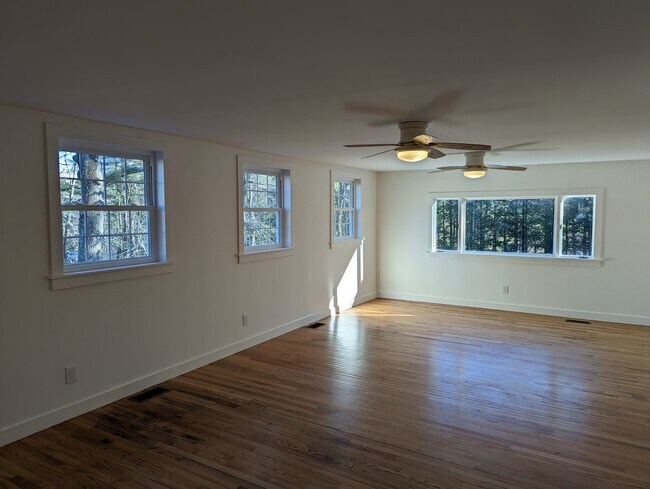 Foto del edificio - 73 Moore Rd