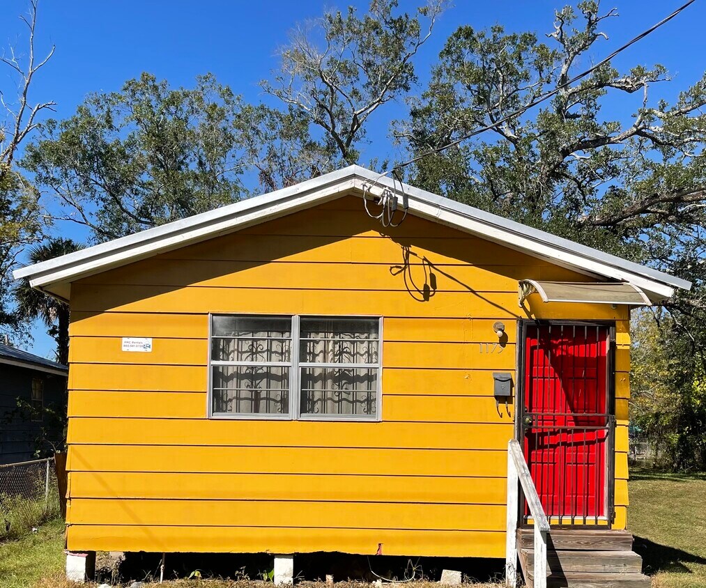 Primary Photo - 1175 W 3rd St