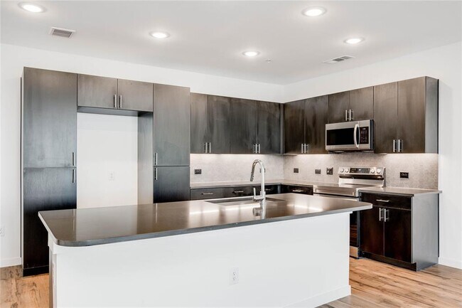 Foto del edificio - 4801 Springdale Rd