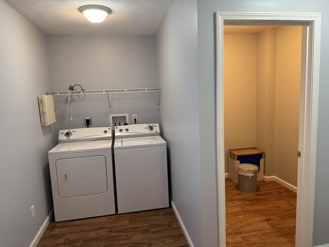 Foto del edificio - 180 Wild Rose Ln