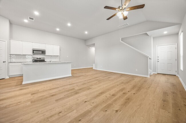 Building Photo - ** 4 Weeks Free!!!** Brand New Modern Duplex in Buda with Premium Finishes and Spacious Yard!