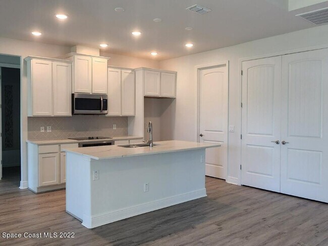 Building Photo - 1642 Killian Dr