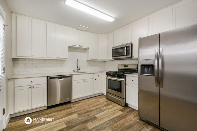 Building Photo - 8 Preakness Dr