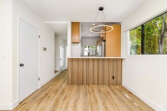 Building Photo - 2500 Abbot Kinney Blvd