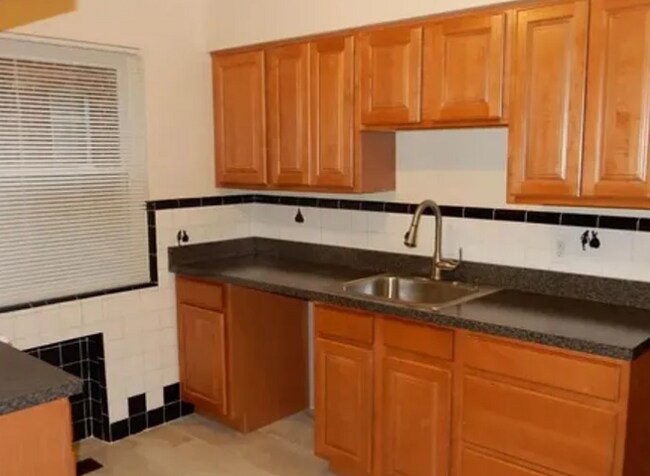 Foto del edificio - 3065 Glenmore Ave