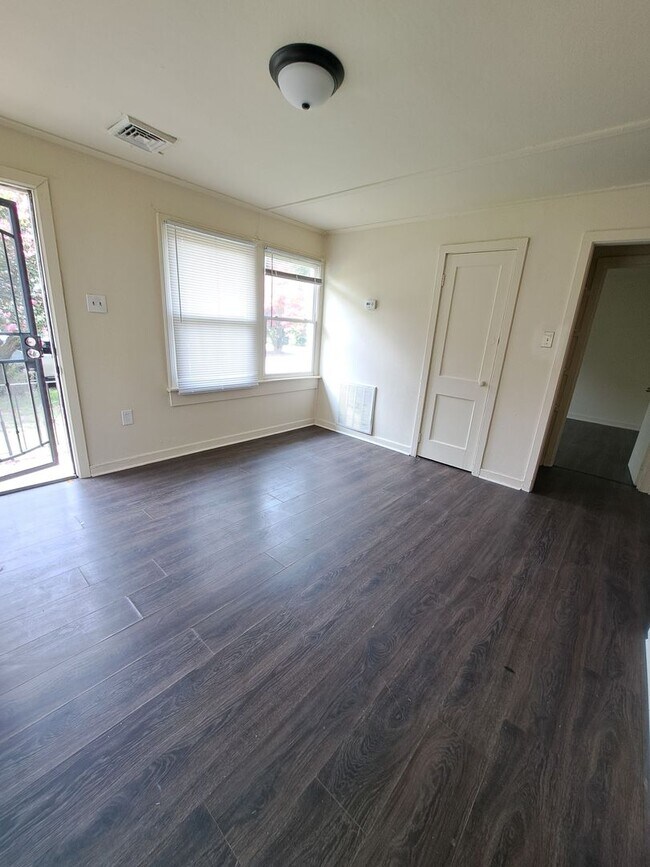 Foto del edificio - 387 Carver Cir