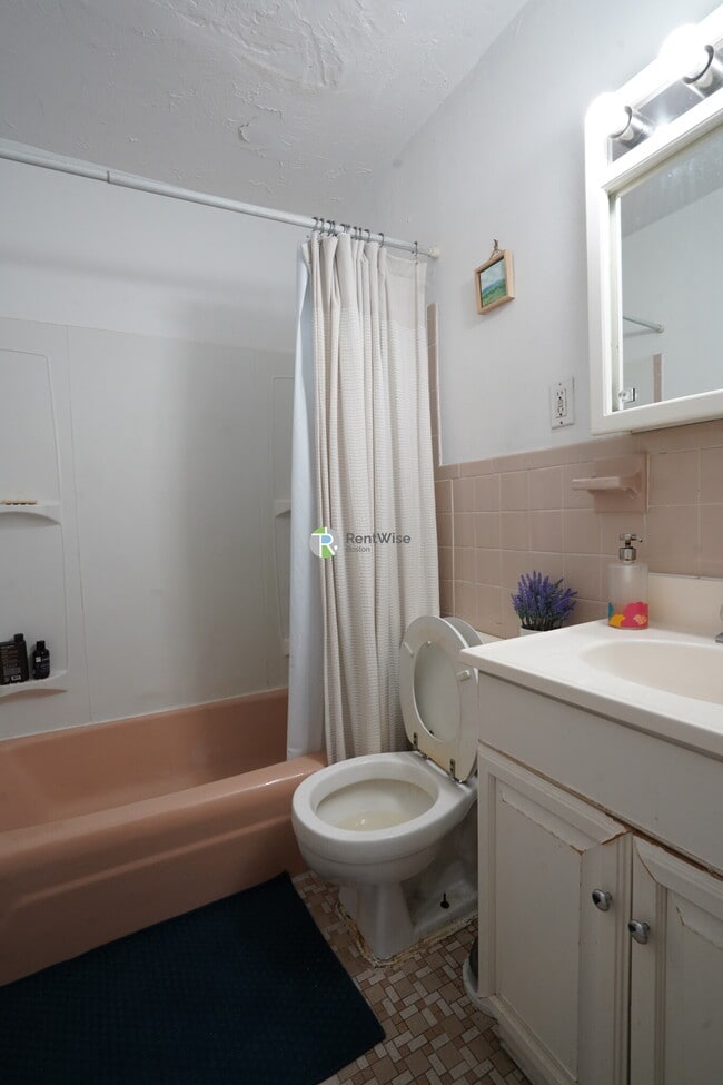 Foto del edificio - 226 Parker Hill Ave