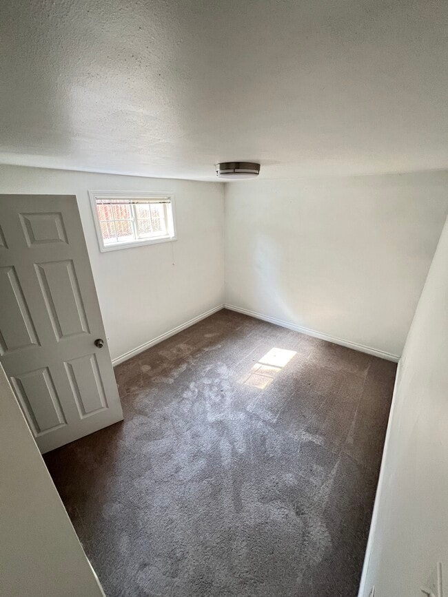 Bedroom - 605 E Euclid Ave