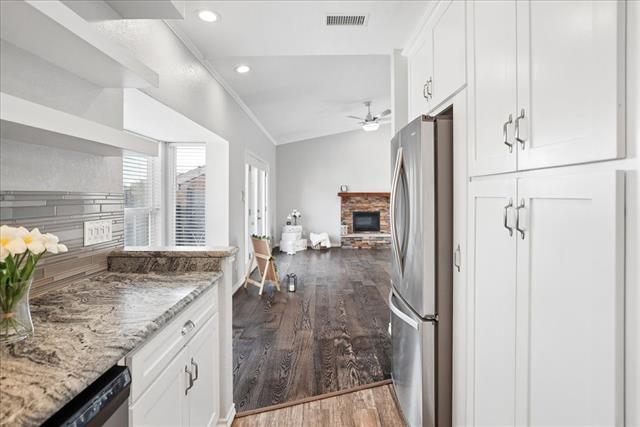 Foto del edificio - 411 Pebble Way