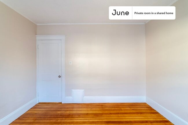 Building Photo - Room in Shared 6 bed/2 bath home