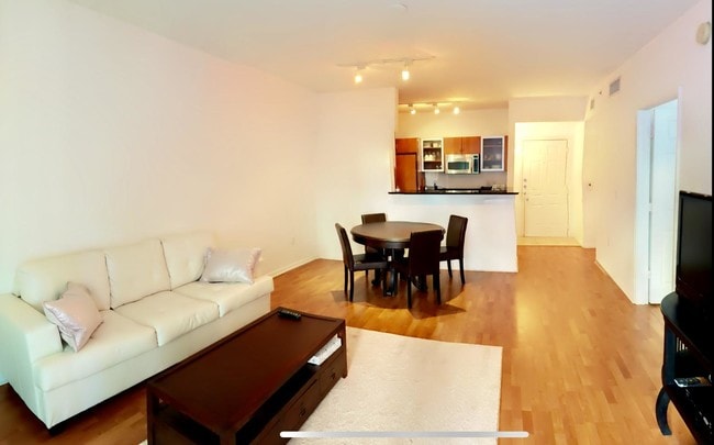 Building Photo - 804 E Windward Way