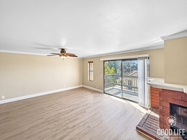 Foto del edificio - Beautiful 2BD/2.5BA W/ Updated Kitchen, and Attached Garage in Bay Ho!