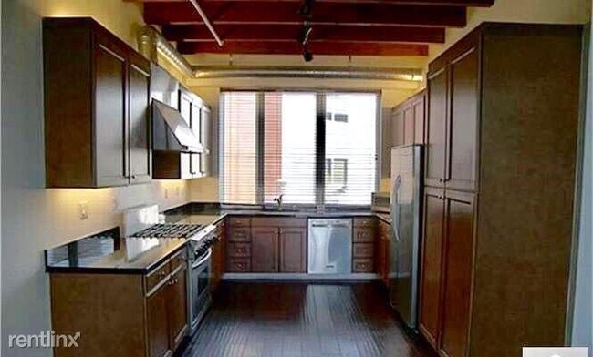 Foto del edificio - 2 br, 2 bath Townhome - 145 E City Place Dr