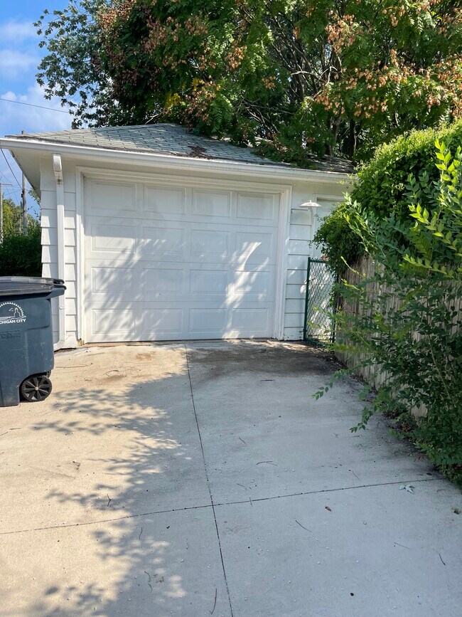 Garage - 411 S Dickson St