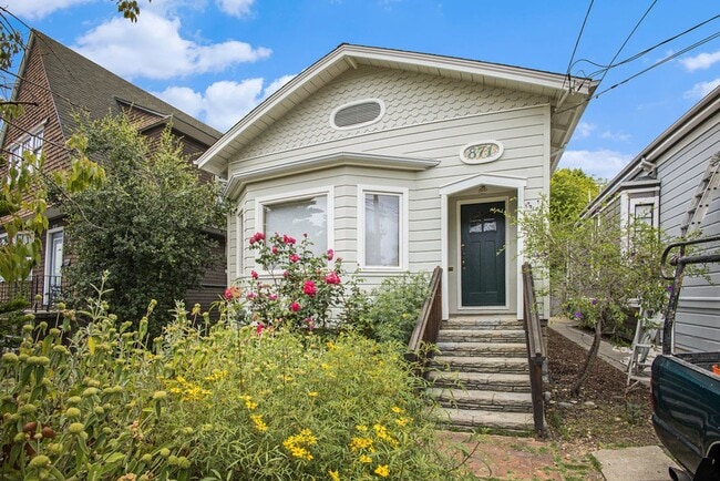 Building Photo - 871 Oak St