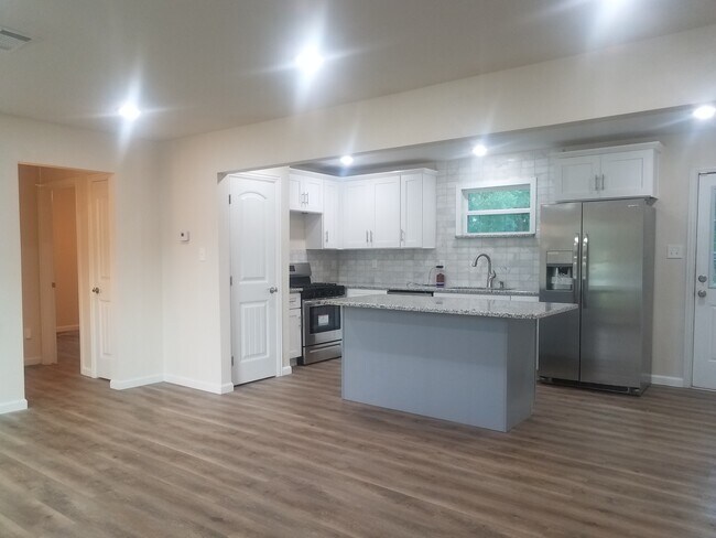 Kitchen - 3140 Mojave Dr