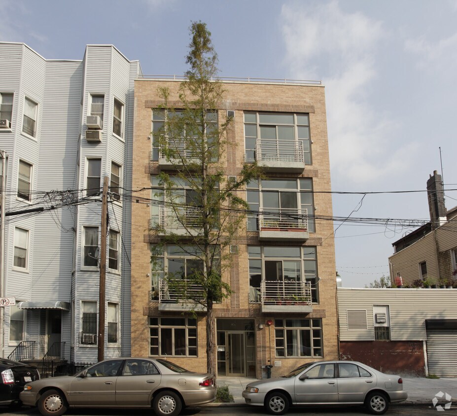 Building Photo - 149 Conselyea St