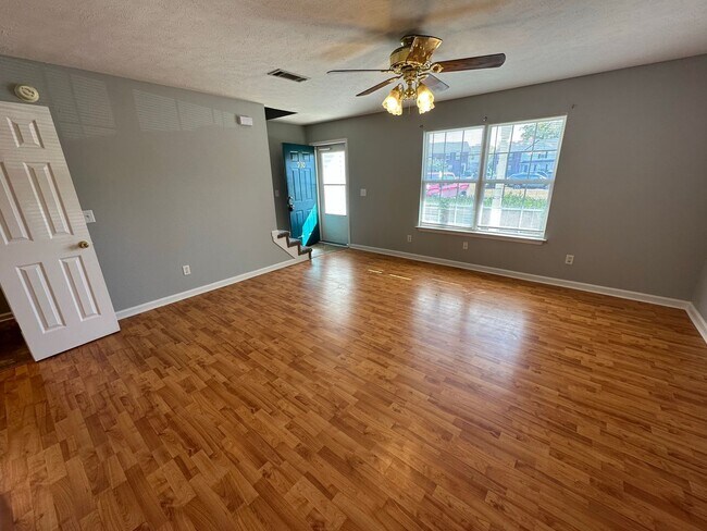 Building Photo - Patty Ct Townhome