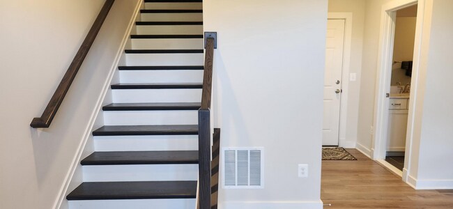 Foto del edificio - Downtown expansive luxury 3 level Townhome