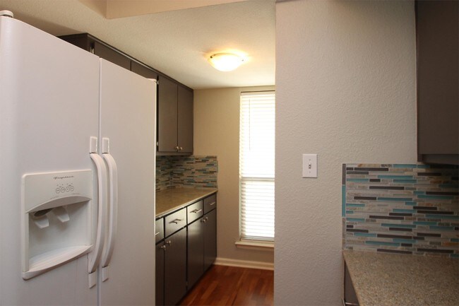 Foto del edificio - 1101 Hollow Creek Dr